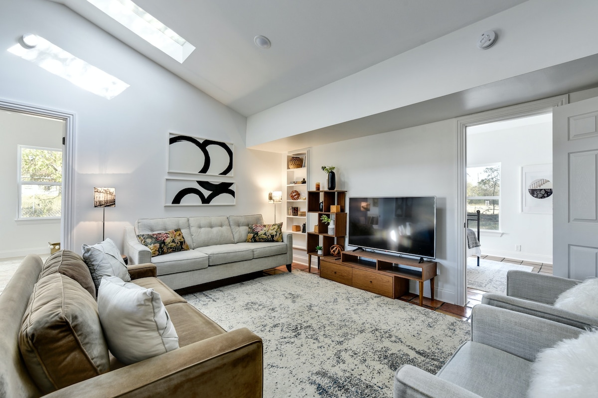 Comfortabele woonkamer met 55inch 4K smart-tv