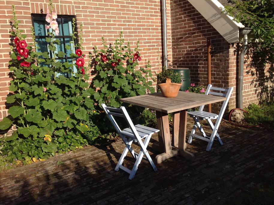 Als het mooi weer is, kan het ontbijt hier worden geserveerrd