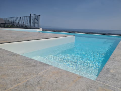 OPEN LAND HOLIDAY SUITE