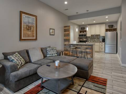 New, modern & chic, upscale apartment