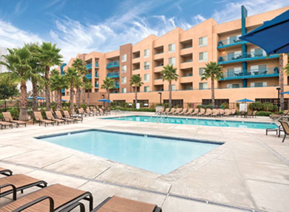 Outdoor pool
· Outdoor children’s pool
· Outdoor spa