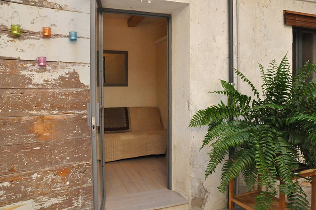 Entrée des chambres, sas
