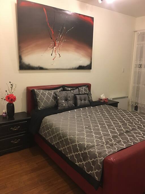 Chambre avec lit queen et balcon privée