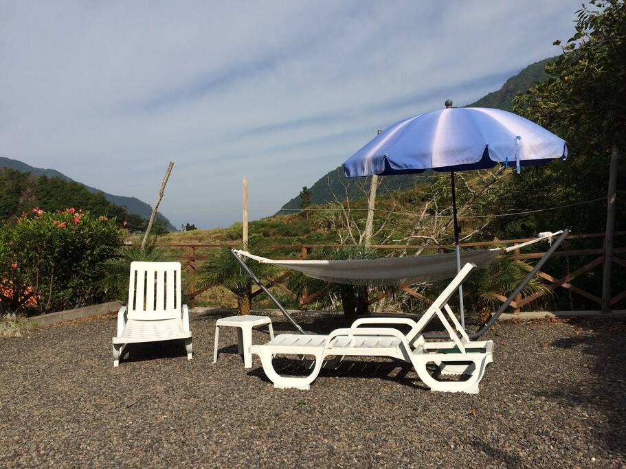 Garden corner - At the back of the backyard, we put two loungers for your rest.
It is a place with privacy where you can rest, read a book or simply "feel" the nature around you.
