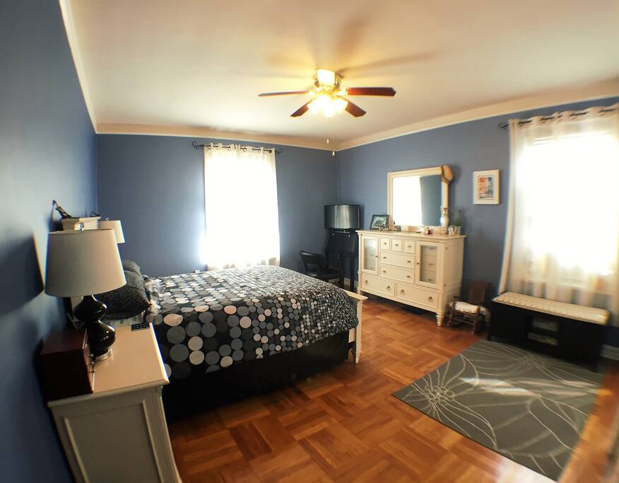 Bedroom with queen size bed.