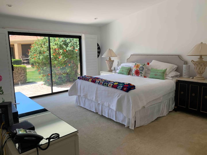 Dormitorio principal con vista a las montañas del sur 