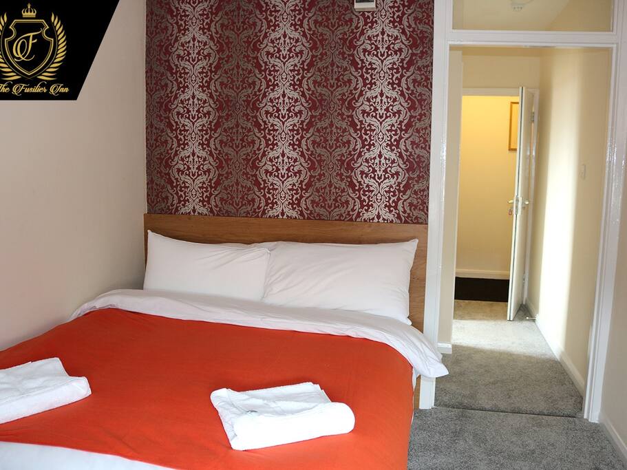 DOUBLE-ENSUITE