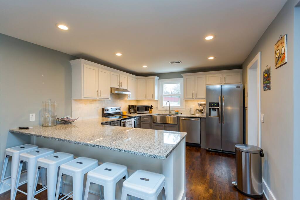 Fully equipped kitchen openly located in the center of the house, with Everything you need to prepare a simple breakfast or a thanksgiving feast