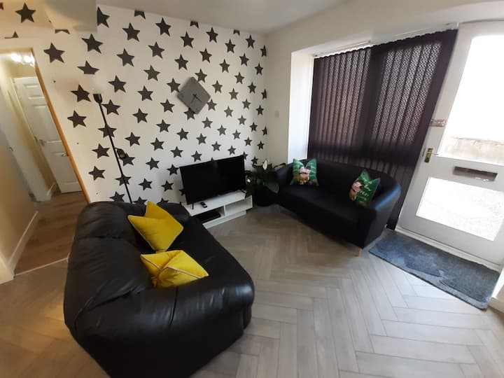 2 Dbl Bed. Quiet And Quirky Apt. Free Parking. - Elgin