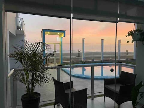 Beautiful apartment in waterfront condo