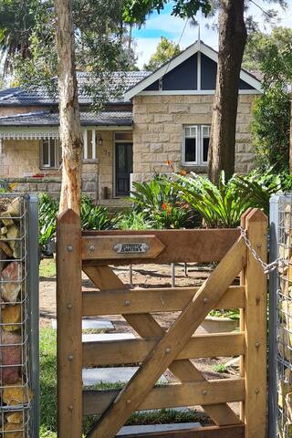 Pine Tree Cottage near Manly Beach gallery image 2