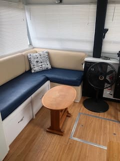 Houseboat+Getaway+-+Stay+aboard+Into+the+Blue%21