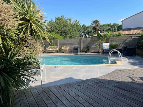 Beautiful quiet house with pool