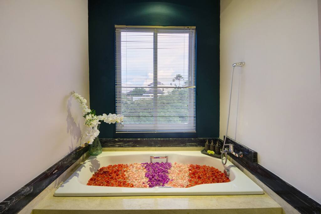 Bathtub