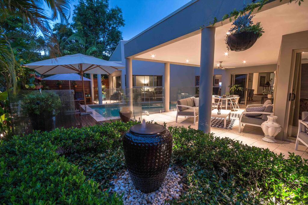nursery e noosa Garden Retreat in Tropical Room Studio in Bed Relax nursery e noosa Garden Retreat in Tropical Room Studio in Bed Relax