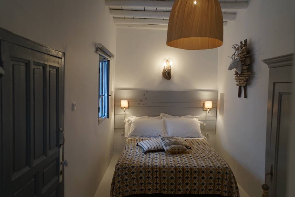 Chambre 2, donnant le Patio