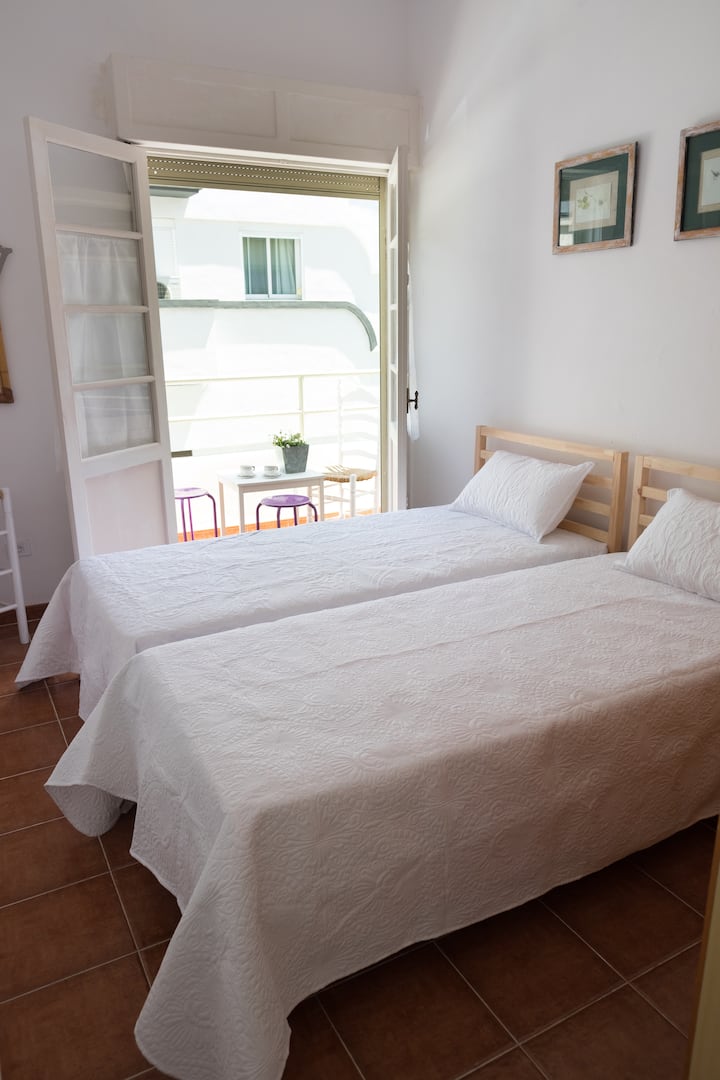 Bedroom Yedra with 2 single beds and balcony