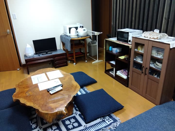 食器は戸棚に保管されています。