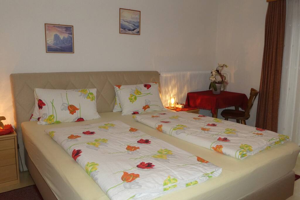 Schlafzimmer in der Ferienwohnung ALPENROSE