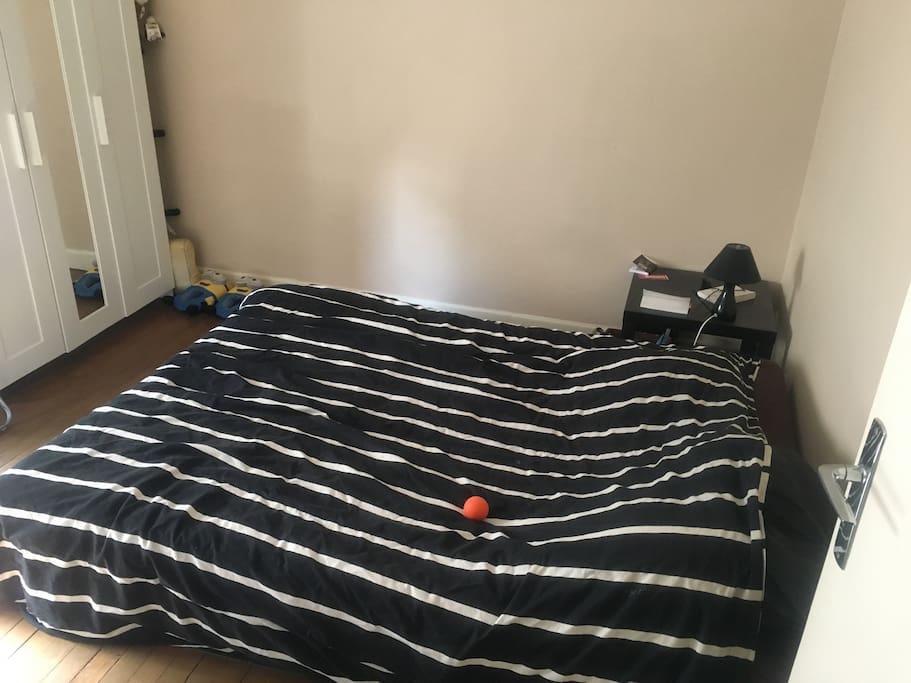 Chambre relativement grande