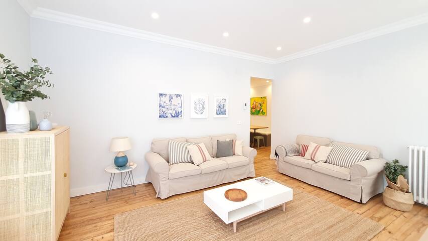 Lovely Zurriola Beach Apartment. Gros. gallery image 5