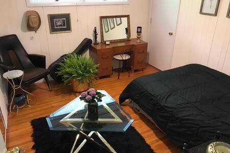 Solo Travel Near UVa. 4 Rent Too!