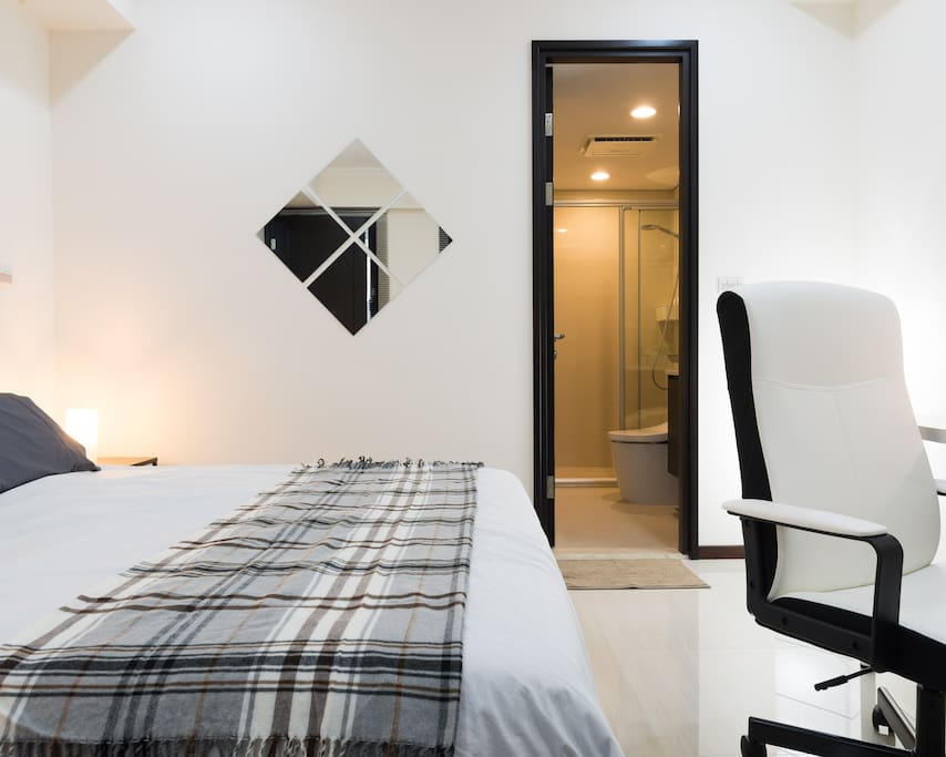 Master bedroom with King Bed