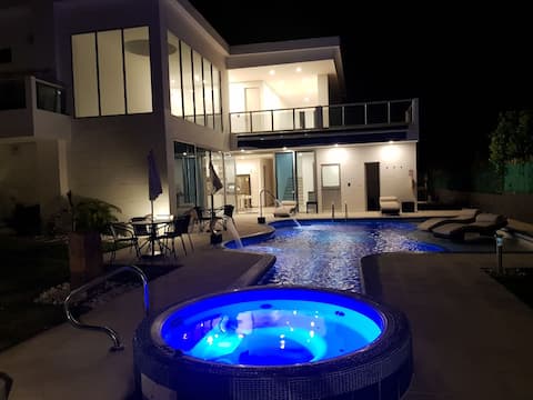 Modern Country House 5 min. from Girardot
