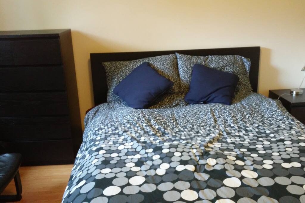 Queen size bed