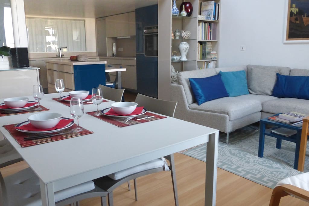 Espace repas pour 4 à 8 personnes