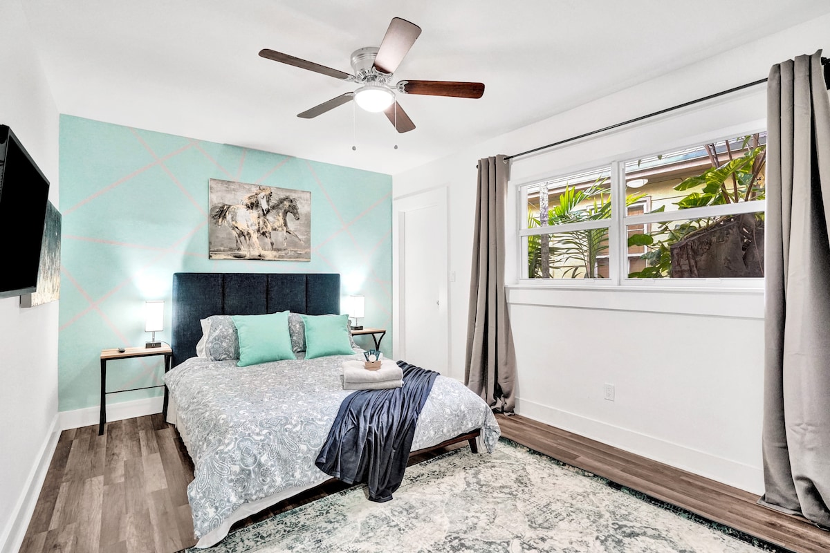 მე-4 საძინებელი ორადგილიანი საწოლით და 32-დუიმიანი სმარტ-ტელევიზორით