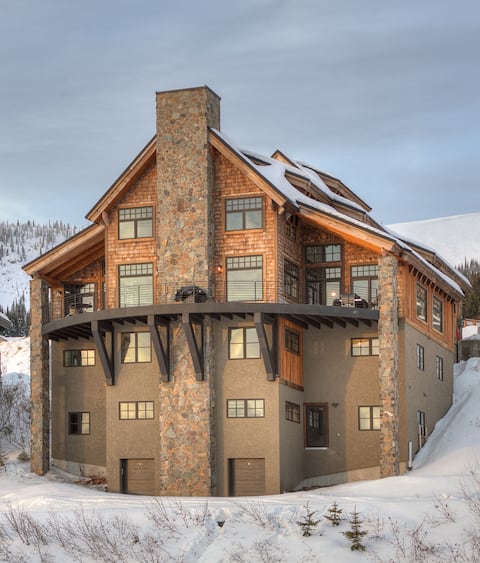 BEST IN VILLAGE, SKI-IN, SKI-OUT, 11 Bedrooms