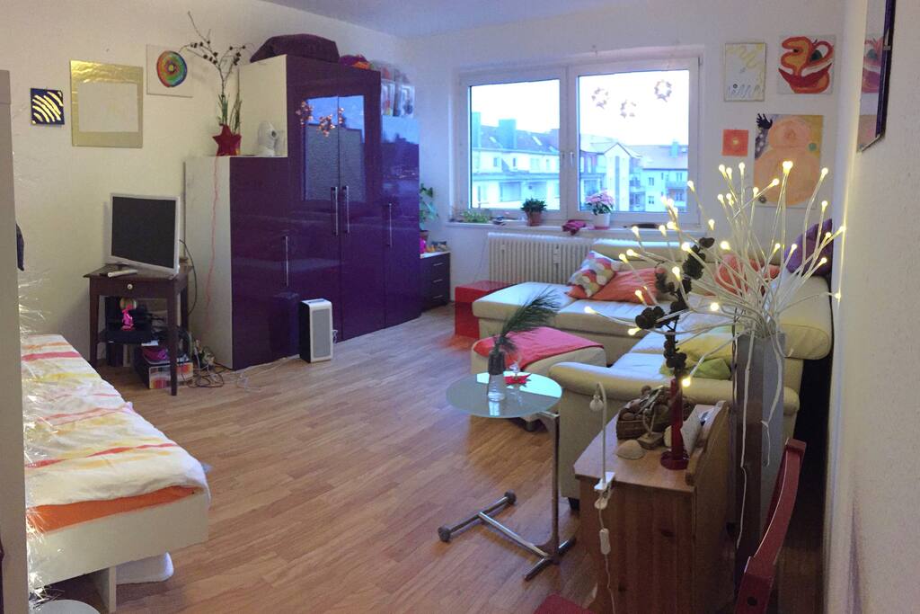 Das Zimmer ist sehr ruhig, da zum Hinterhof gelegen.