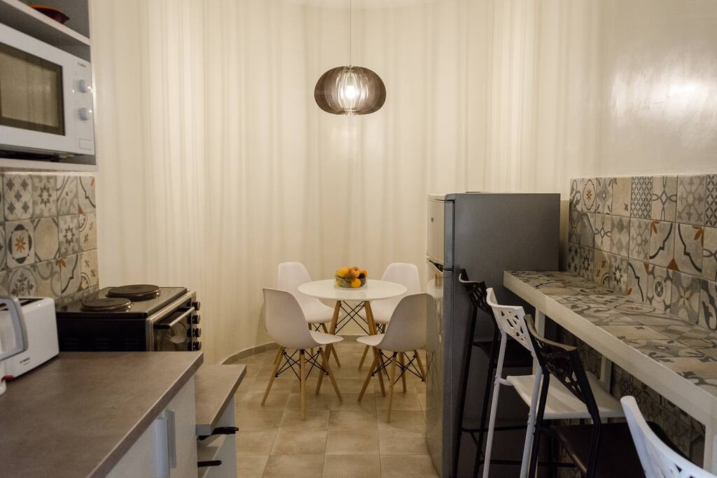 Fully equipped kitchen with dininig room