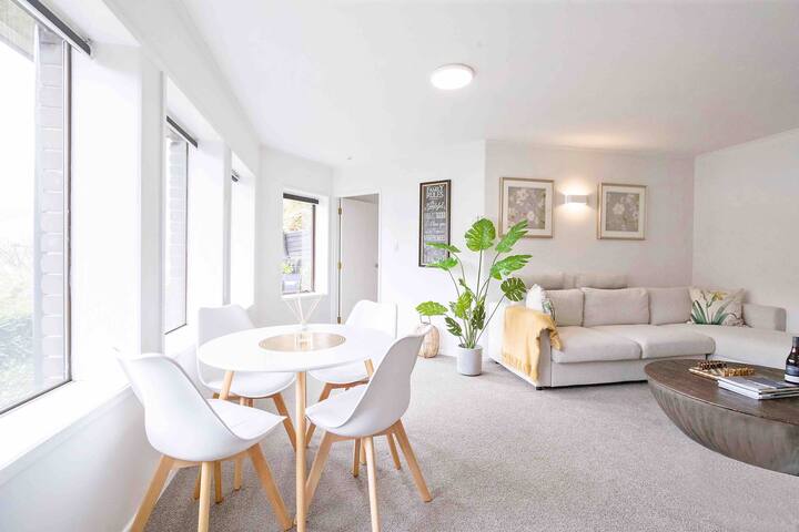 Available from 26/03 for weekly/monthly lease