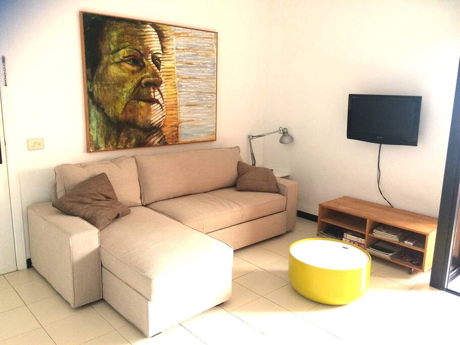 Nuevo mobiliario y cómodo sofá cama