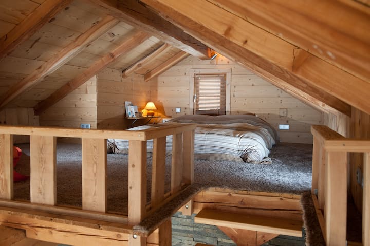 Dormitorio 3 bajo altillo.
