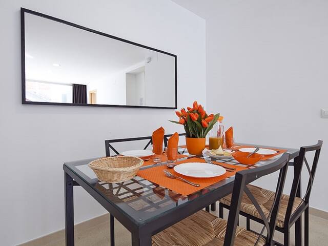 ch2x4a Large GroupFlat Ramblas – Fira Barcelona! gallery image 3