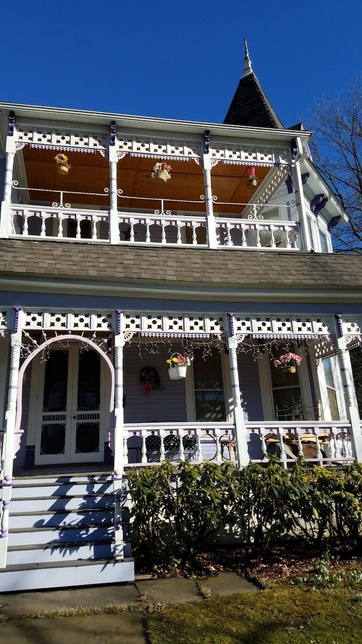 Old Blackberry Inn Roaring 20's Houses for Rent in Smethport