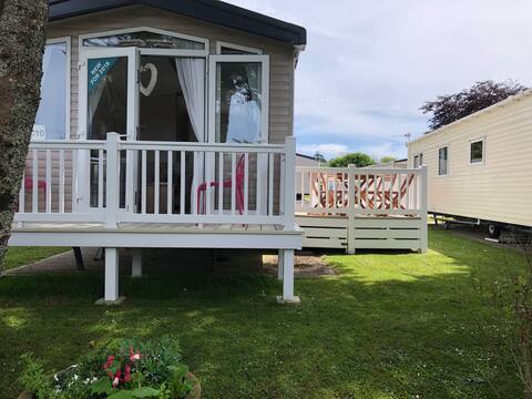 Lovely 3 bedroom new caravan in a quiet setting