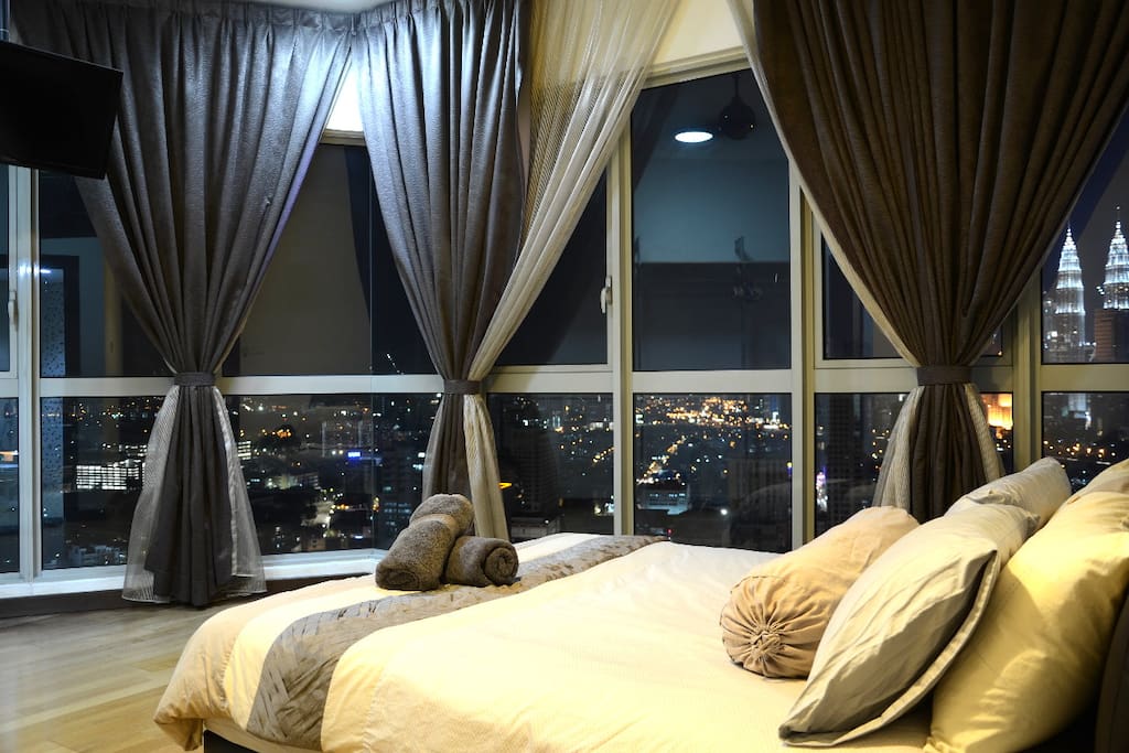 Amazing City KLCC & KL Tower View **Spacious Master Room/ Queen Bed/ Sofa Bed**
