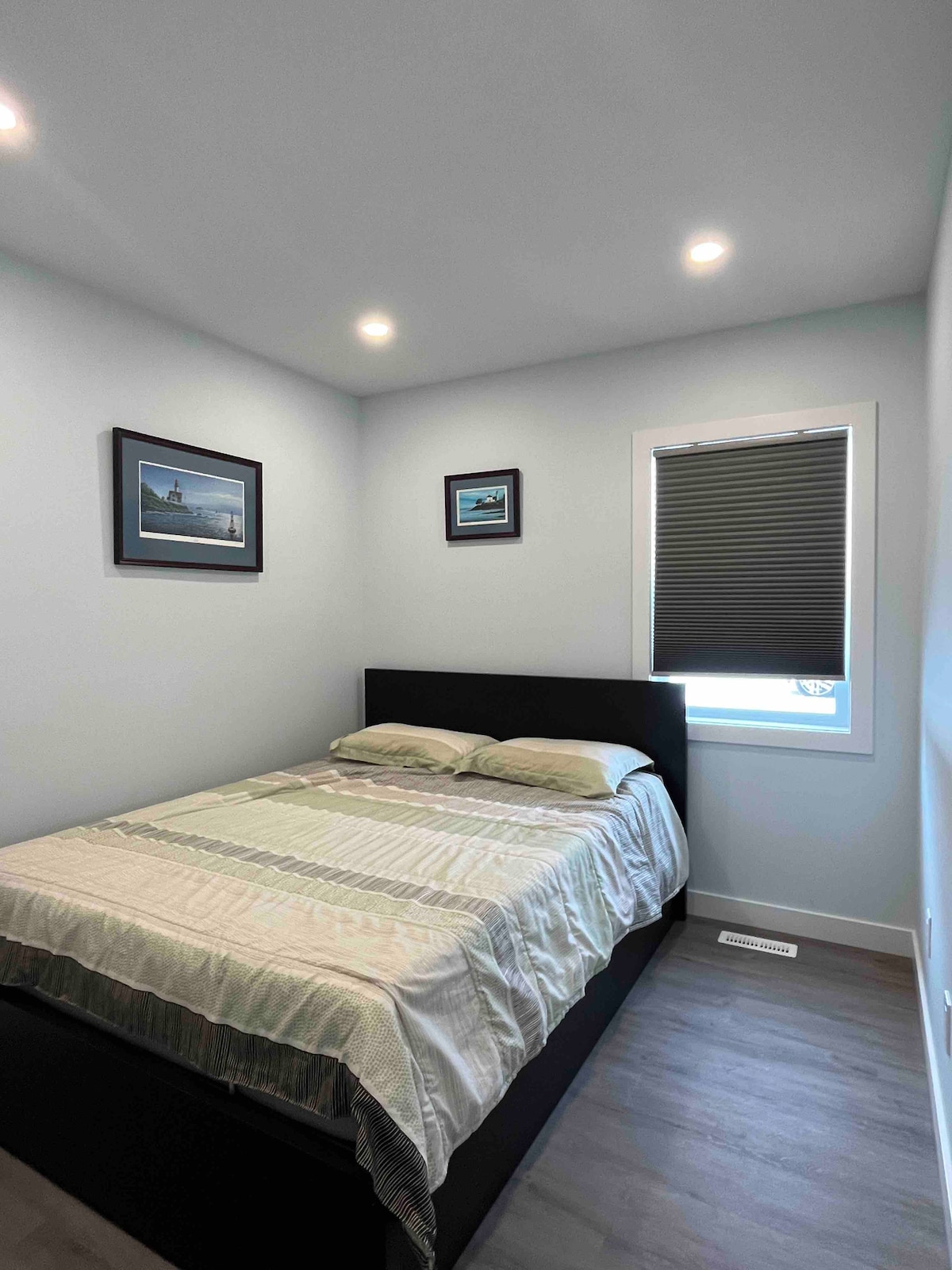 חדר שינה 3 עם מיטת קווין