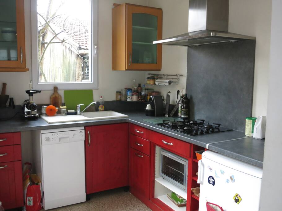 cuisine tres fonctionnelle avec son lave vaisselle
