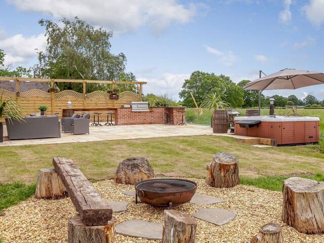 Private 5 Luxury Country Estate 30 Guests Hot Tub Barns For