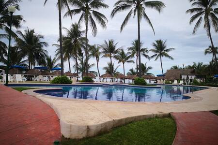 Beautiful Perfect Room on Beachfront Complex