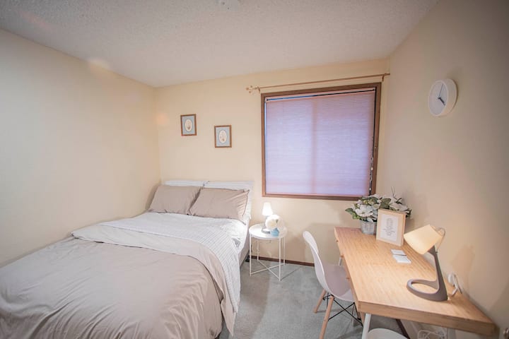 غرفة النوم الرابعة في الطابق الثاني.