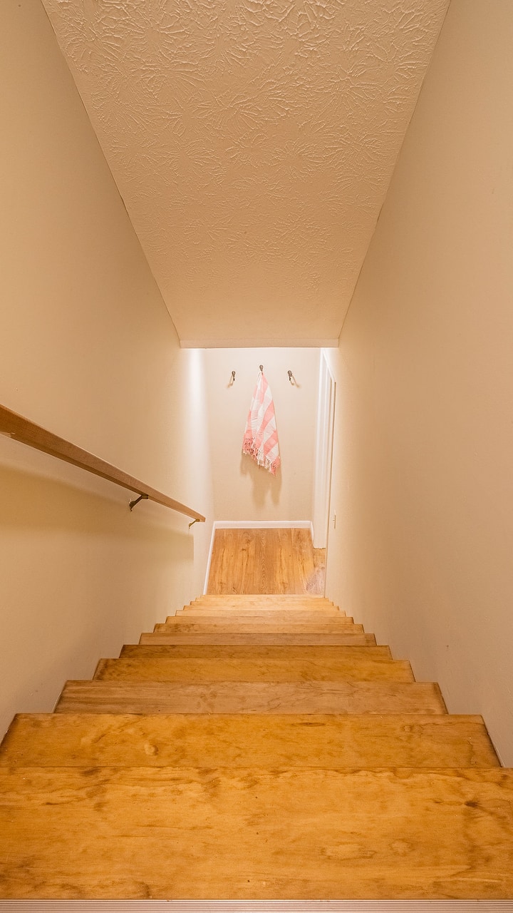 Ghorofa ya chini hadi chumba cha pili cha kulala