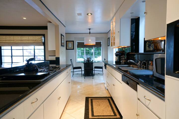 5 Star home! Make me an offer for 6 month lease! gallery image 4