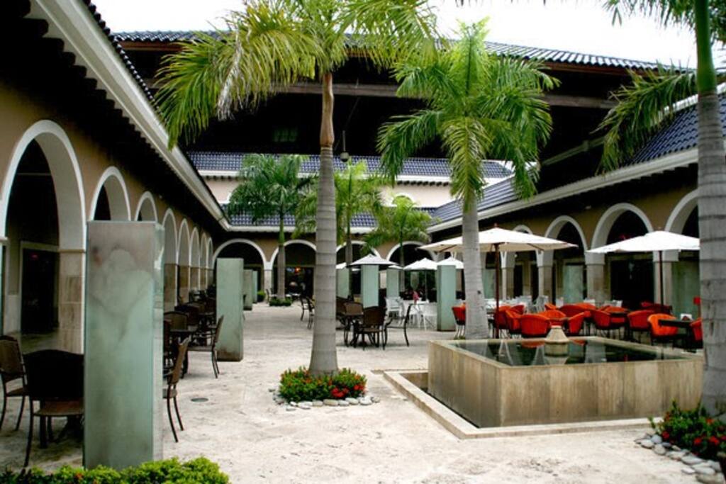 Palma Real Shopping Center