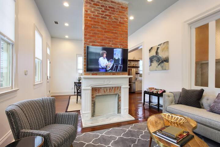 Upscale Oasis – Great For Groups – Close to FQ! gallery image 3